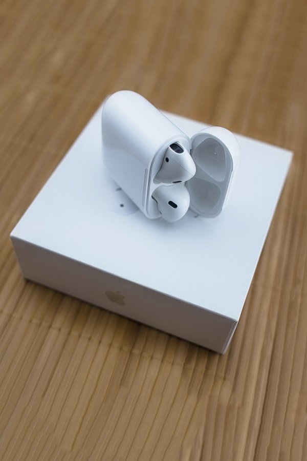 Уцененный товар AirPods 2 (без беспроводной зарядки чехла) Белые